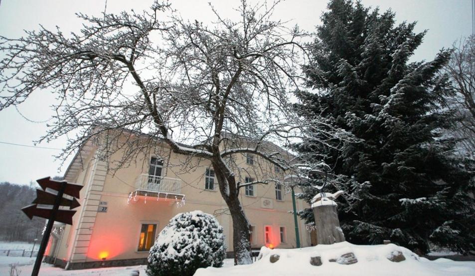 Gosciniec Jas -Sniadania I Obiadokolacje Szwedzki Stol W Cenie Bezplatny Parking شكلارسكا بوريبا المظهر الخارجي الصورة